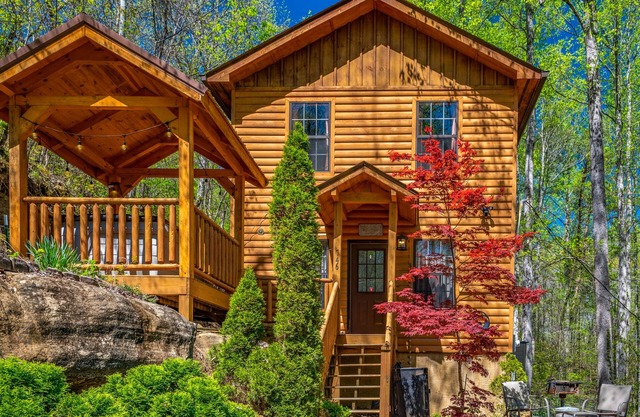 Cabaña arbolada privada, 1 BDR / 1. 5 BAÑOS, 4 personas, jacuzzi, DirectTV, cerca de todo!