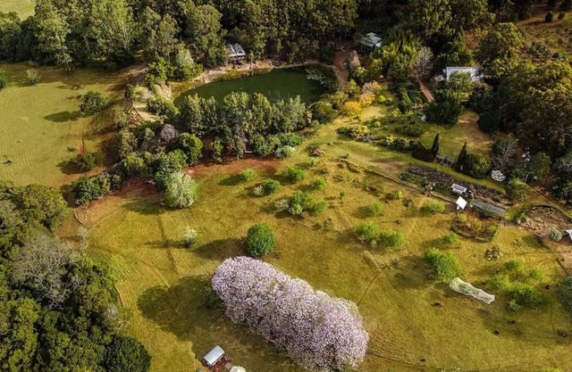 Romany Wood is the perfect secluded weekend escape beside the creek & rainforest