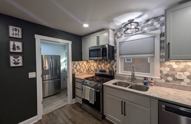 Rome's Luxury Bungalow King Beds Kitchen Laundry