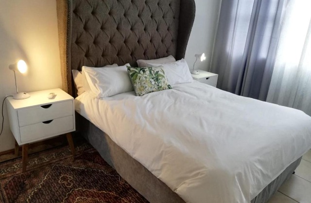 Rondebosch East Garlandale STRICTLY HALAAL, fresh garden cottage