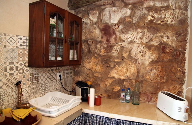 Habitación en una casa nueva con balcón en la zona central del pueblo.
