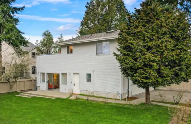 Roof Patio, Huge BackYard, 2 Bed 2 bath, Blueridge