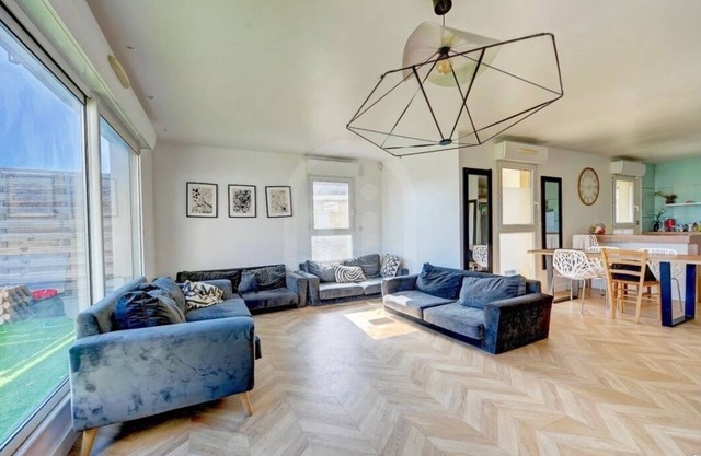 Roof terrace apartment 120m2 Duplex ideally located near center and Beaches