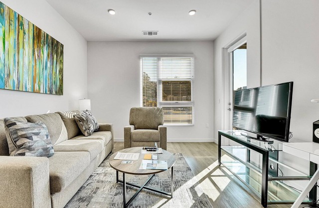 Rooftop Deck w/ Mission Valley Views! Free Parking
