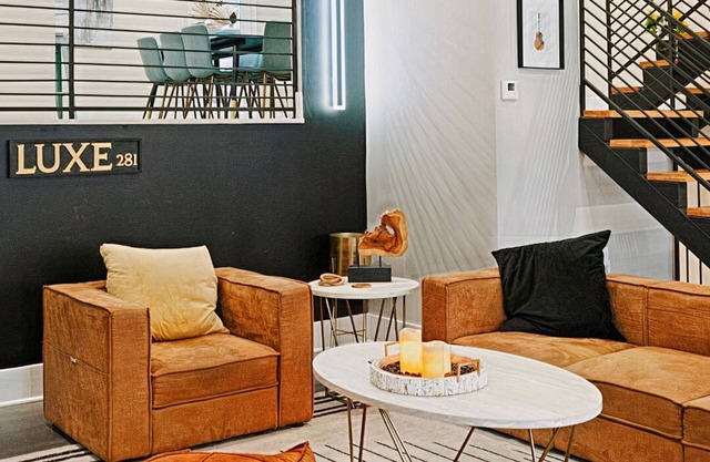 Rooftop Patio / 3 Mins to Downtown / Stylish House