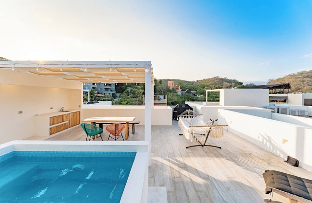 Surf-Friendly Beachside Comfort & Rooftop Luxury in Bocana
