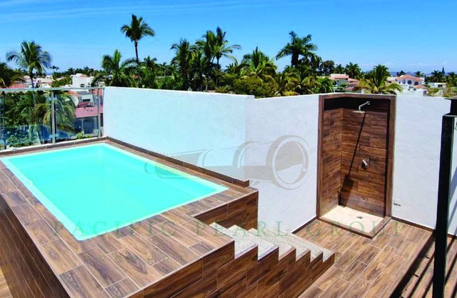 Rooftop Pool Private Apartment steps away The Golden Zoe