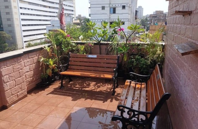 Rooftop Rendezvous - Artsy Terrace Garden Retreat