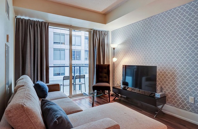 Rooftop Suite - Walk to CN Tower, MTCC, Entertainment District