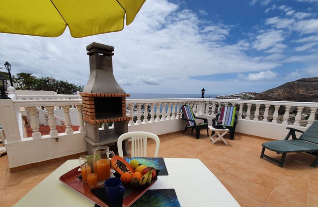 Solarium en la azotea con vista al mar y acceso a la piscina!