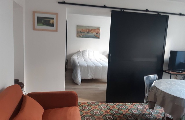 PRIVATE ROOM 10 MNS AVIGNON 30 M2, INDEPENDENT ENTRANCE PRIVATE PARKING