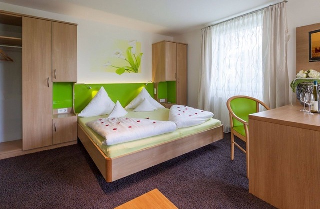 Habitación '102' con jardín compartido, balcón y Wi-Fi