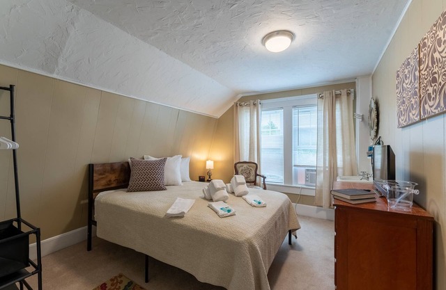 Room 12 (3rd Floor with Shared Bathroom)