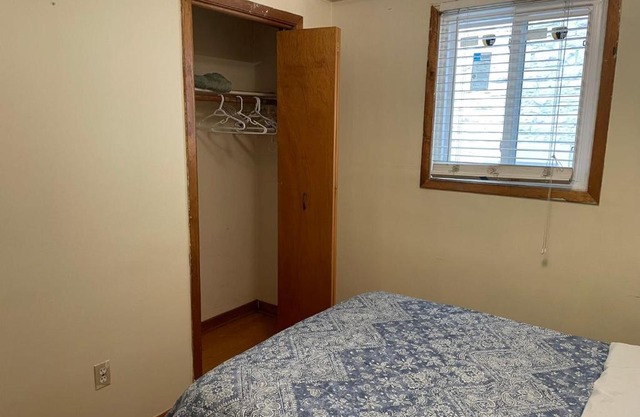 Room 2 at Main St near Subway Station and Beach