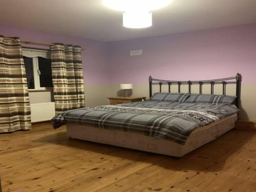 Room 2 , Williamstown, Ireland