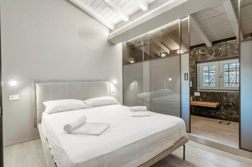 Room 56 - Brescia City - by Host4U