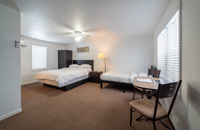 Room 7 at Inlands Lake Motel, Indian River, MI