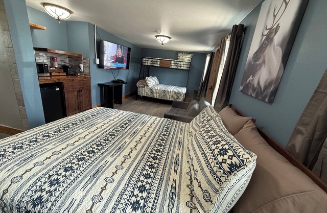 Room 9 - Caribou Crossing Motel
