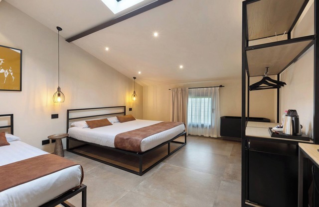 Habitación 'Agr Casa Pezzo Camera Tripla 2' con piscina compartida, Wi-Fi y aire acondicionado.
