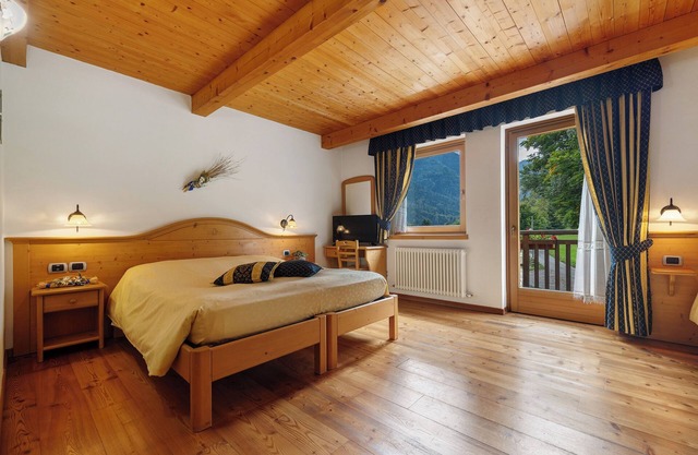 Habitación 'Camera Quadrupla N 1' con vistas a la montaña, jardín compartido y Wi-Fi