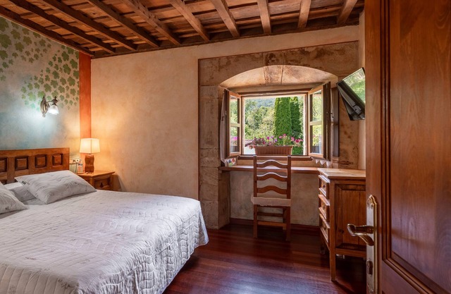 Habitación 'Carbayu' con vistas a la montaña, jardín compartido y Wi-Fi