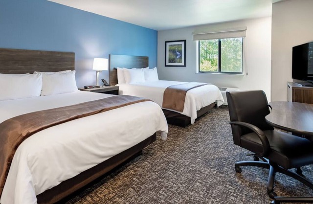 Room Close to White Deer Park Nature Center & Garner Performing Arts Center!