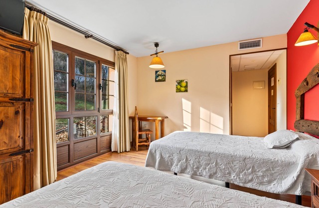 Habitación 'El Manzano' con piscina compartida, jardín compartido y Wi-Fi
