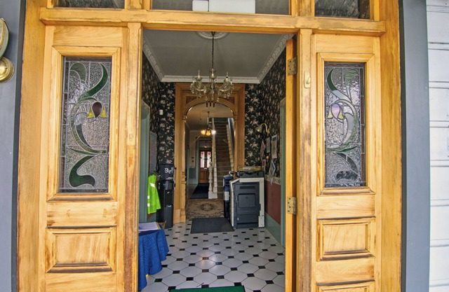 Room for everyone ..comfortable beds for large groups