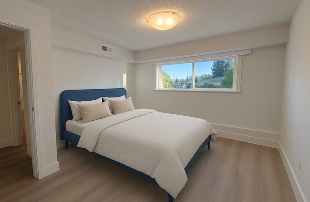 Room for rent in Beautiful Neighbourhood - Brand New Recreation Center Nearby