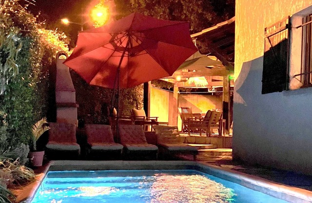 Sala de acceso independiente con piscina, cerca de playas y centro de Montpellier.