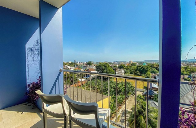 Room-hotel With Balcony in Phukettown