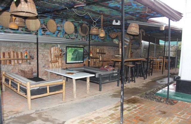 Room in B&B - Amahoro Guest House - 6-bed Mixed Dormitory Room no1