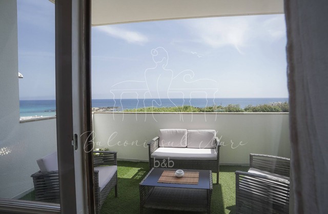 Room in B&B - B&B Balconi Sul Mare Deluxe Room With Hydromassage "madonna Dell'altomare"