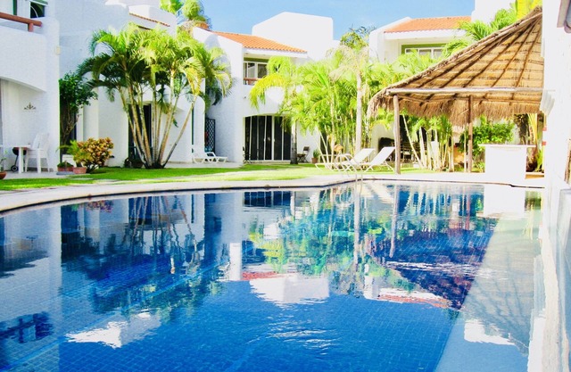 Room in B&B - Deluxe Family Comfort Balcony Room With Pool Playacar Ii