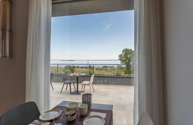 Room in B&B - Insula Felix - Deluxe Double Room With Balcony and Sea View