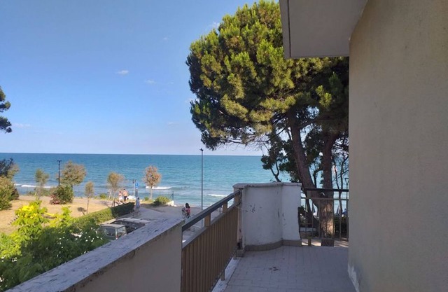 Room in B&B - Spacious Double Room Beside the sea