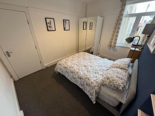 Room in Cardiff City near Hospital