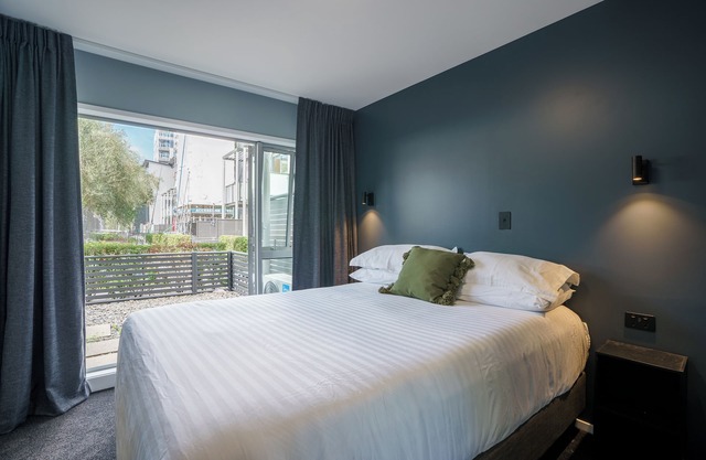 Room in CBD Townhouse