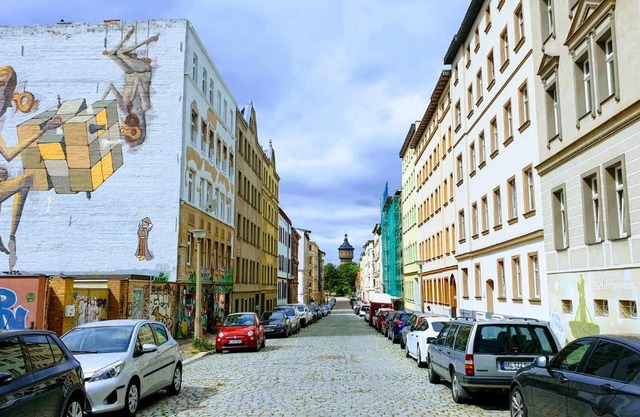 Room in City Center Halle with shared bathroom & kitchen - Free WiFi, Netflix, iPad & Ground floor