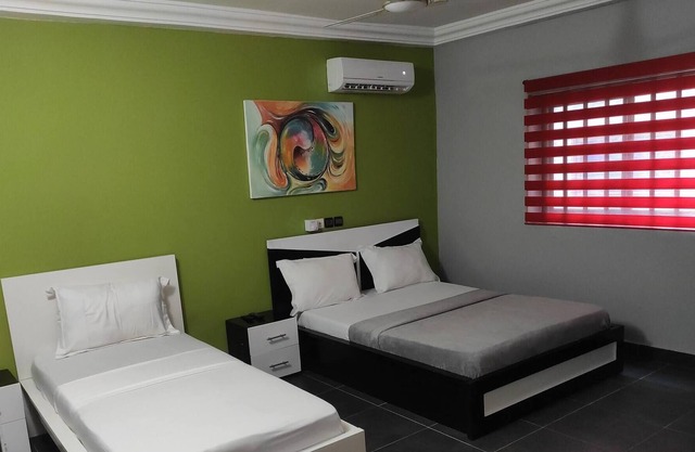 Royal Blue Guest House Bar Deluxe Twin Bed