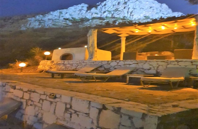 Room in Guest Room - Spacious Room in Creta for 3 People, With Ac, Swimming Pool and Nature