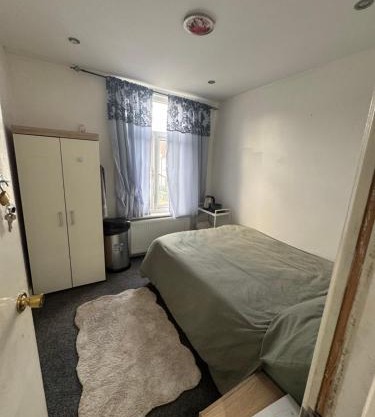 ROOM IN HARROW ON THE Hill