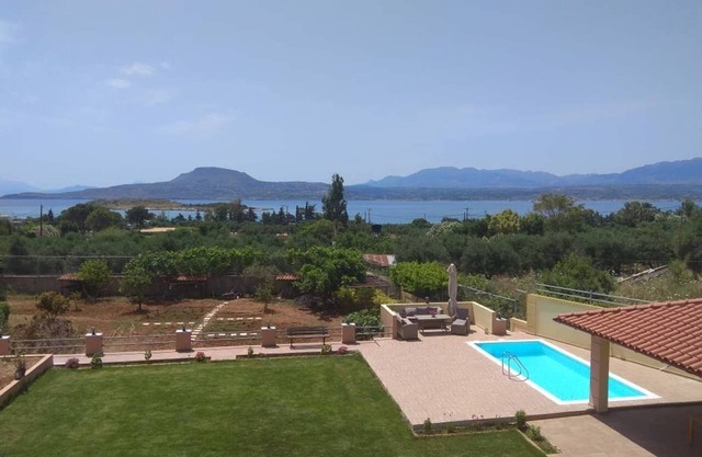 Villa familiar con piscina a 250m de playa de arena espectacular