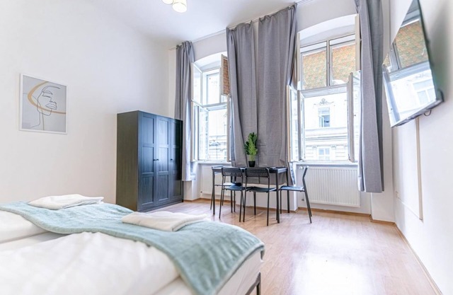 Room in Spacious Shared Apt, 7-Min to Stadthalle