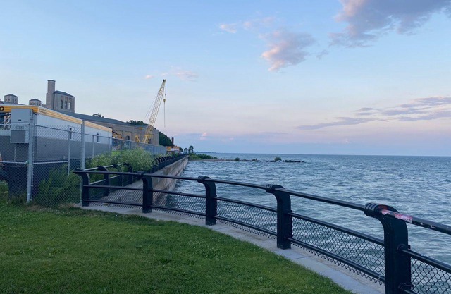 Room in The Beaches. Modern and recently renovated house. Quiet and respectful.