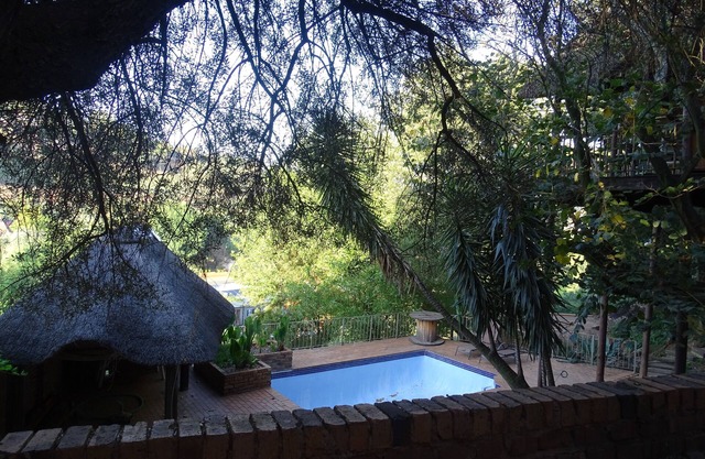 Room in Guest Room - Indulgent Escape, Jet Bath, Stunning Views & Boma Firepit -retreat From the City