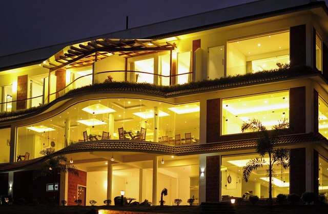Room in Guest Room - Lakerose Wayanad Resort - Superior Lake View