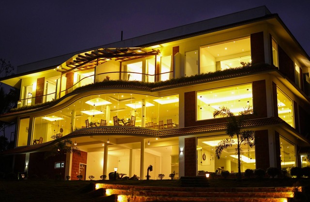Room in Guest Room - Lakerose Wayanad Resort - Lake View