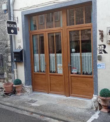 ROOM, Les Loups bleus