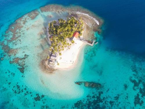Room on Barco Hundido Island